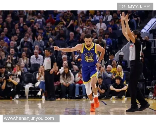 黄蜂对阵勇士库里单节爆发展现超级球星风采引发球迷热议